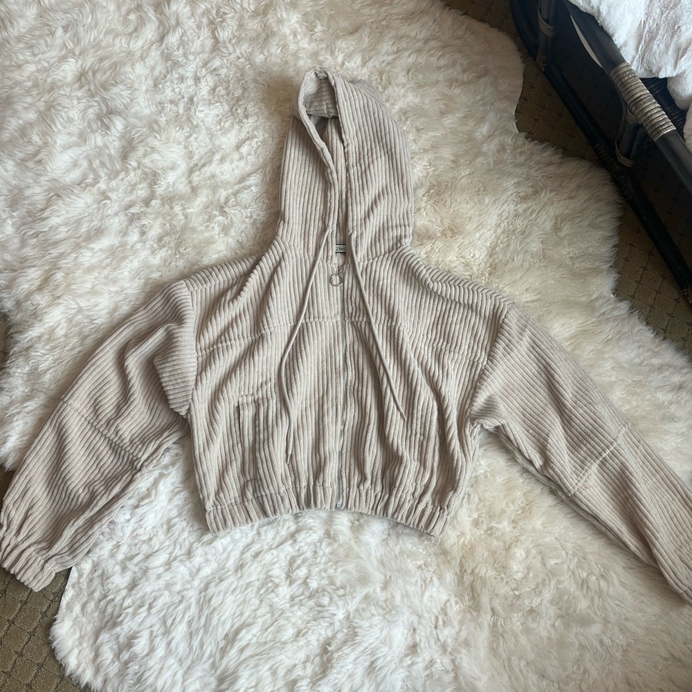 2bella Boutique Tan Ribbed Zip-Up Light Jacket Cropped Size Small